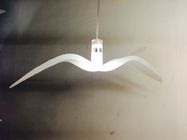 Les appareils d'éclairage modernes blancs comme le lait de résine, forme d'oiseau ont mené des lumières de suspension