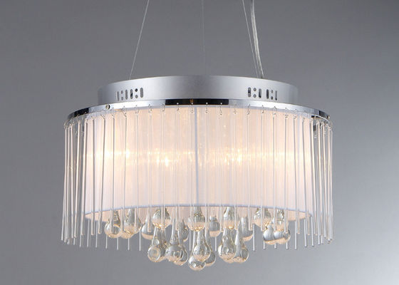 L'éclairage moderne pendant de lustre/pendant contemporain de plafond s'allume