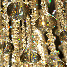Le plafonnier en cristal en verre plombé, contemporain a suspendu le lustre décoratif