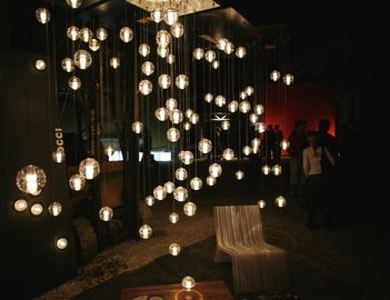 Boule moderne de verre cristal accrochant le lustre décoratif de allumage pendant de LED