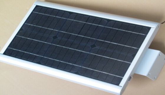 Réverbères solaires tout-en-un extérieurs purs élevés du blanc IP66 LED du lumen 50W