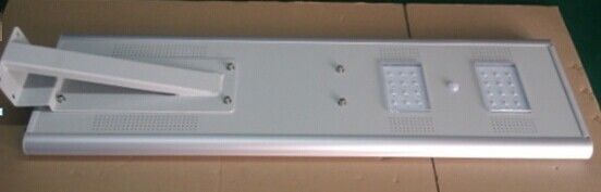 Réverbères solaires tout-en-un extérieurs purs élevés du blanc IP66 LED du lumen 50W